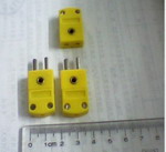 1 small yellow plug, thermocouple with yellow plug, thermal resistance with yellow plug
